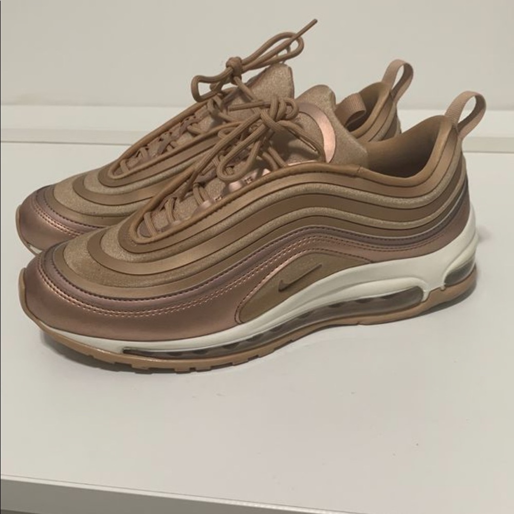 Women’s Nike sneakers